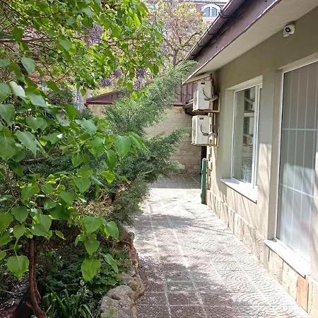 Cozy & Central 1bd Flat With A Nice Patio 公寓 *